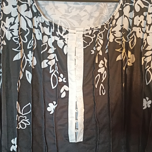 Floral Gray Women's Top - Picture 4 of 4